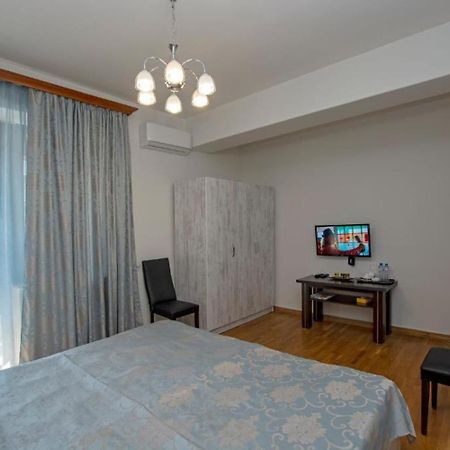 Hotel Season Jereván Kültér fotó