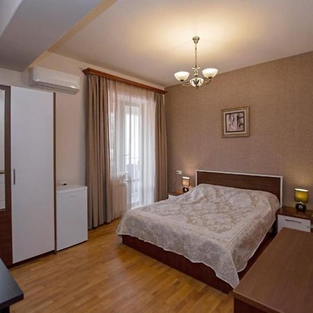Hotel Season Jereván Kültér fotó