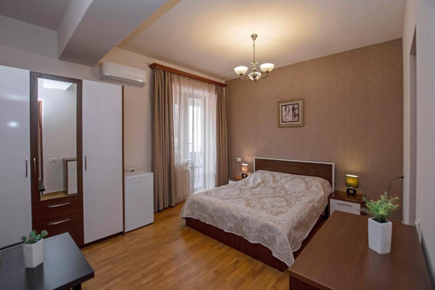 Hotel Season Jereván Kültér fotó