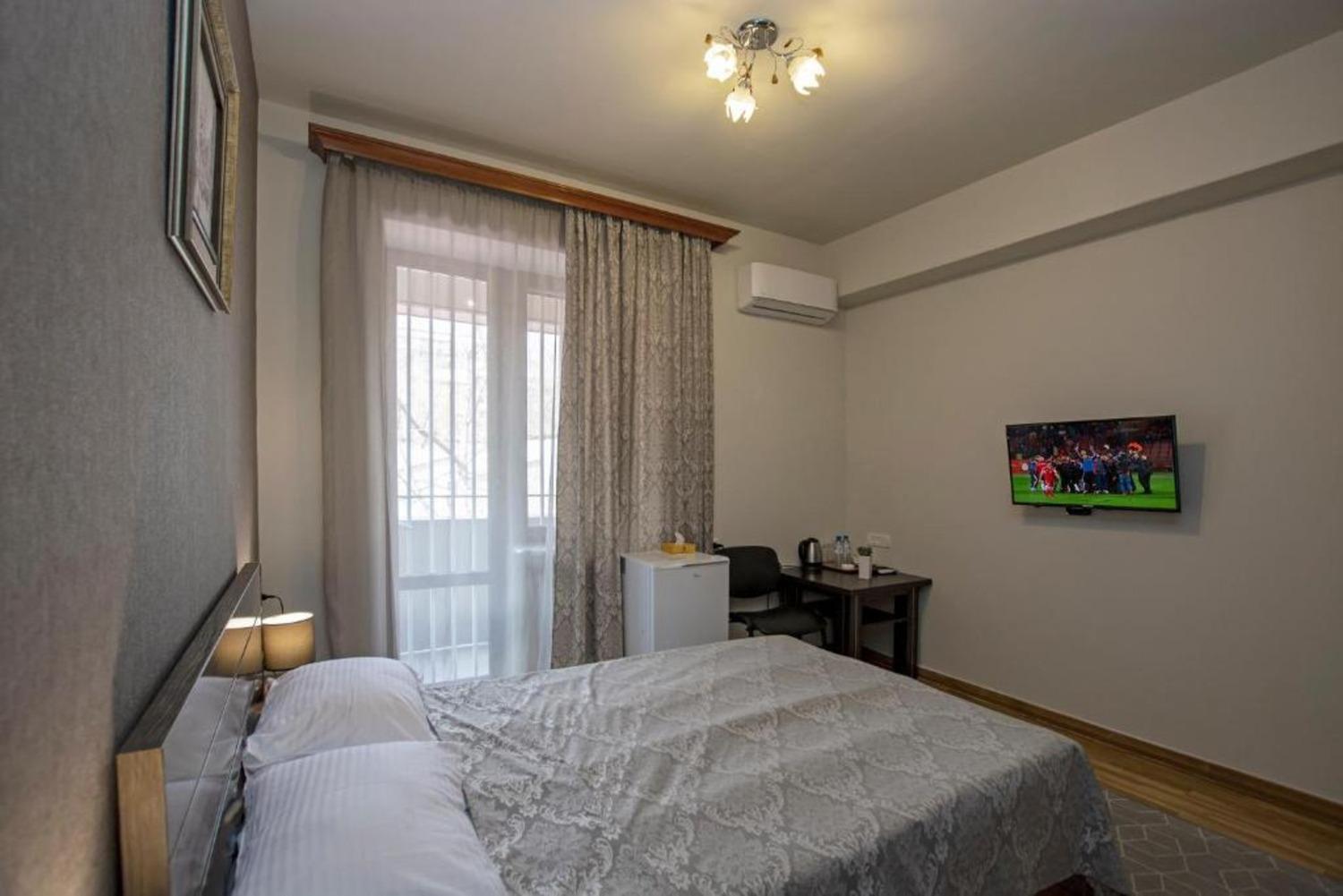 Hotel Season Jereván Kültér fotó