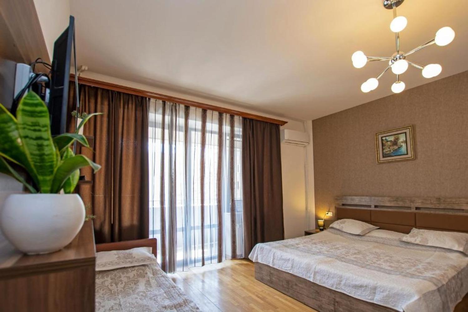Hotel Season Jereván Kültér fotó