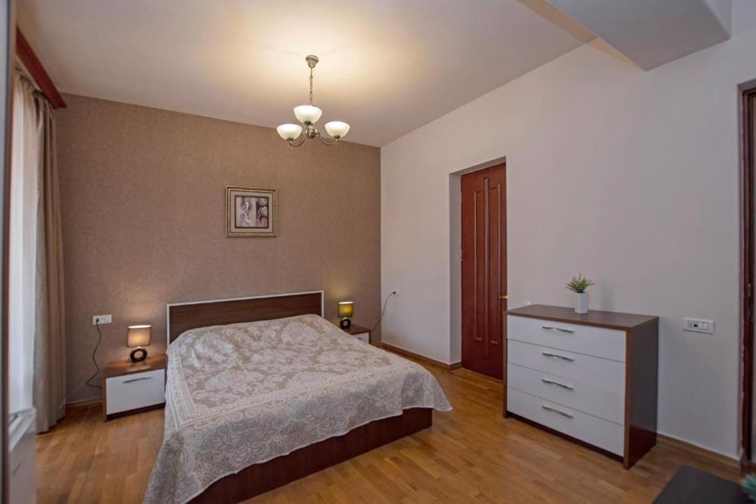Hotel Season Jereván Kültér fotó