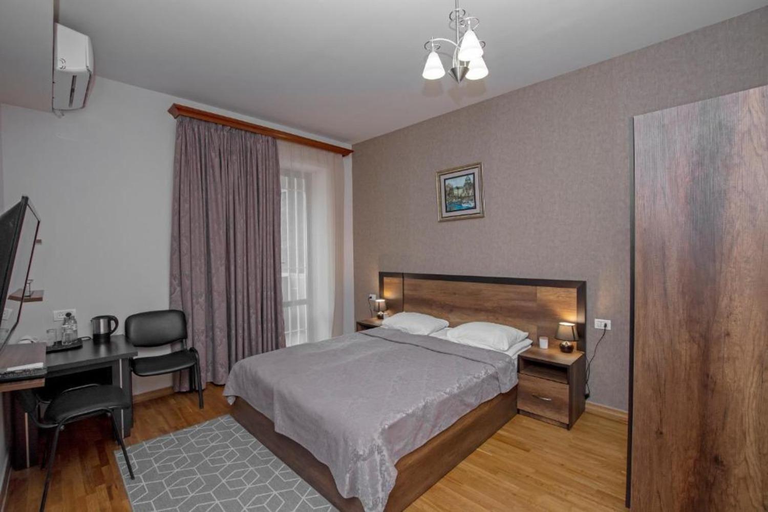 Hotel Season Jereván Kültér fotó