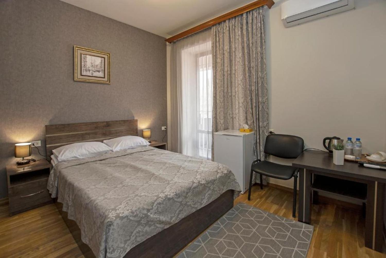 Hotel Season Jereván Kültér fotó